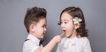 俩娃照片,温馨家庭瞬间定格”